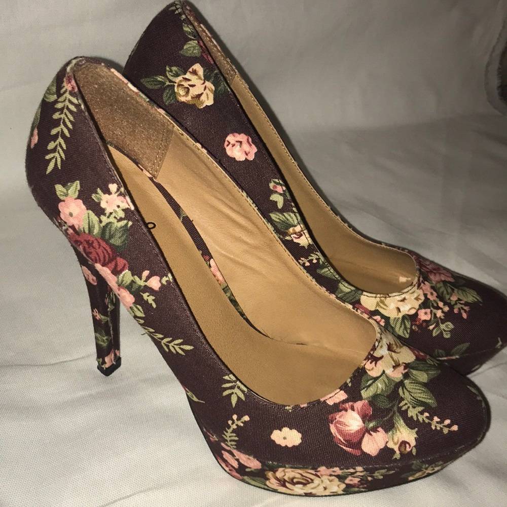 Qupid Mineral-29 Floral Platform Pumps
